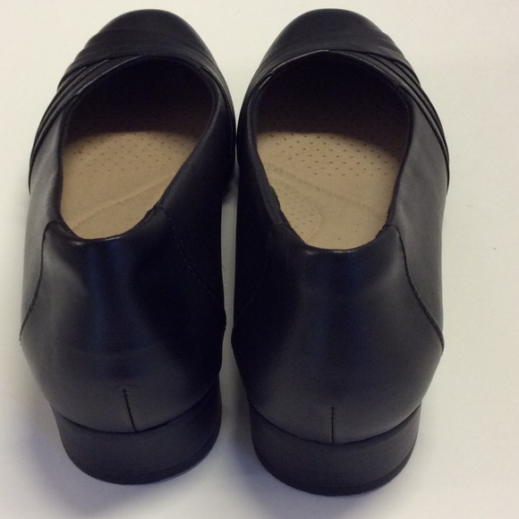 CLARKS Black Leather Shoes. NWOB - Picture 4 of 9